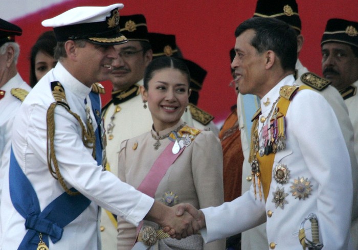 Thái tử phi Srirasmi (giữa) của hoàng gia Thái Lan